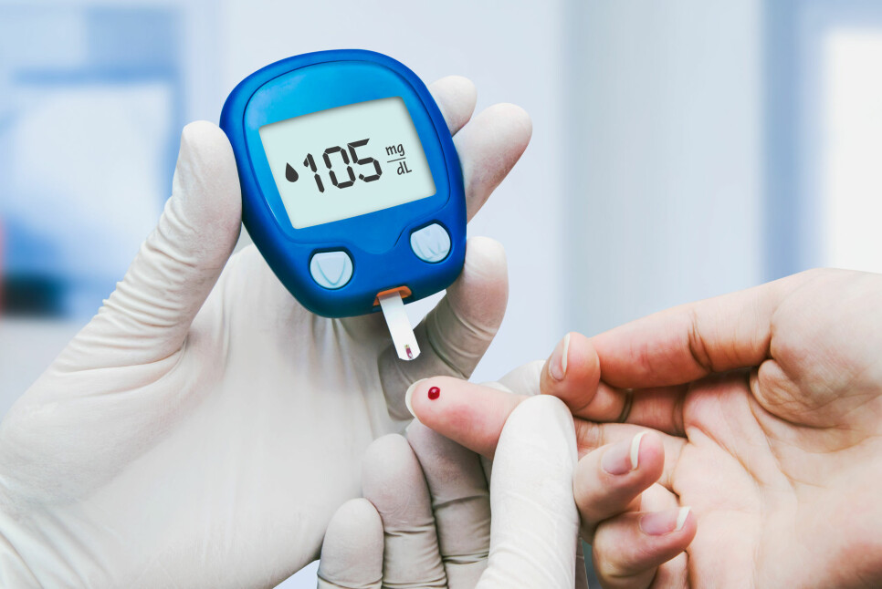 Måling av blodsukkeret hos en diabetespasient.