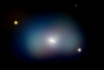"Lyset fra galakser som denne, ved navn NGC 1700, kan vise oss en mulig forklaring på hva mørk energi faktisk er. (Foto: Thomas S. Statler og Brian R. McNamara / Wikimedia Commons)" "Lyset fra galakser som denne, ved navn NGC 1700, kan vise oss en mulig forklaring på hva mørk energi faktisk er. (Foto: Thomas S. Statler og Brian R. McNamara / Wikimedia Commons)"