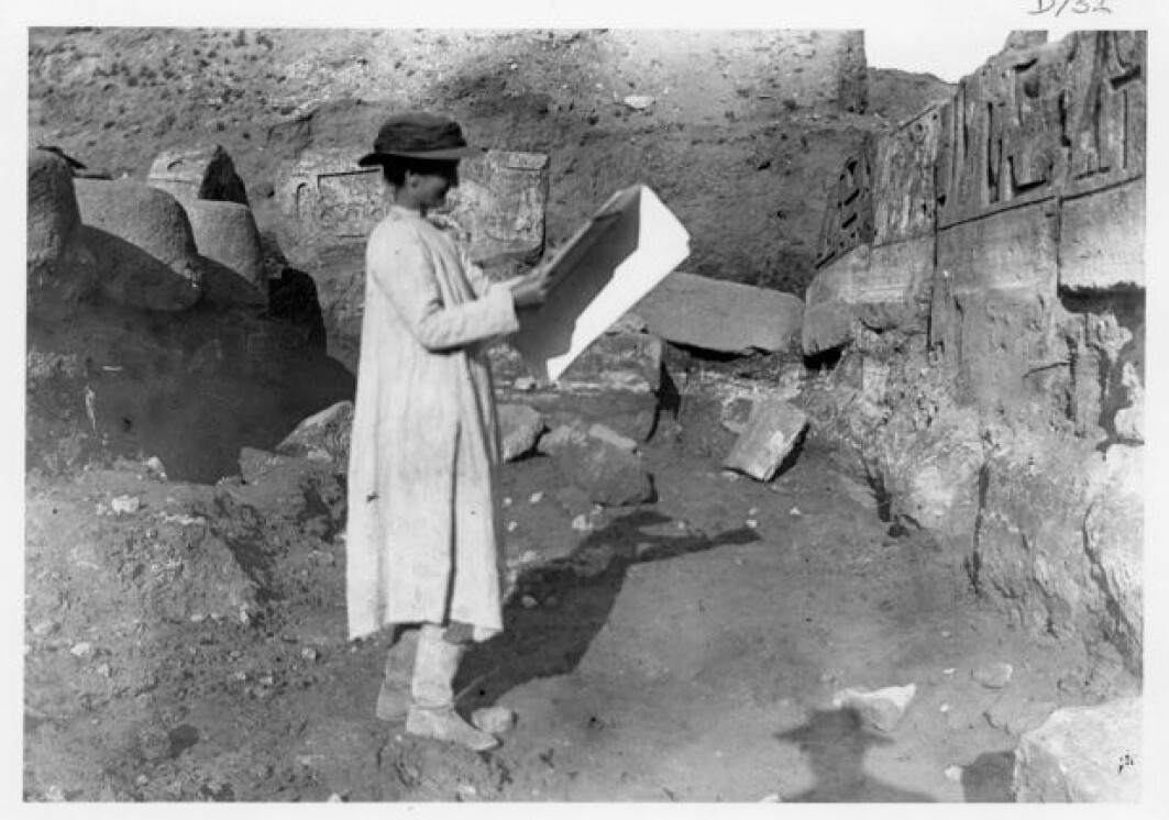 Hilda Petrie og ektemannen William var de første som forsto at tegnene i Serabit el-Khadim kan ha vært utgangspunktet for bokstavene våre. Hilda Petrie og ektemannen William var de første som forsto at tegnene i Serabit el-Khadim kan ha vært utgangspunktet for bokstavene våre.