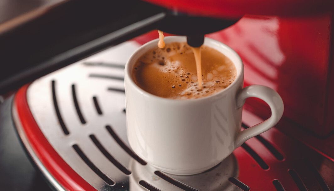 Kaffe kan absolutt gjøre deg mer våken. Men det veier aldri opp for søvn, ifølge forskere. Kaffe kan absolutt gjøre deg mer våken. Men det veier aldri opp for søvn, ifølge forskere.
