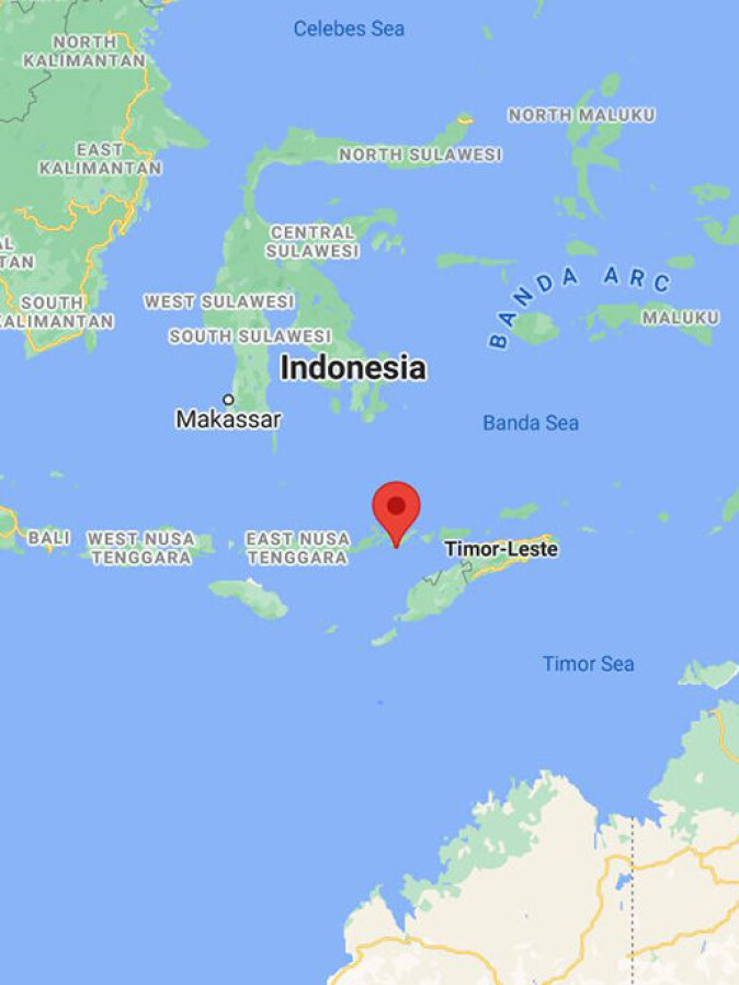 The village of Lamalera lies on the South coast of Lembata Island. Lamalera and Lamakera, on the neighbouring island of Solor, are the only two Indonesian whaling communities. The village of Lamalera lies on the South coast of Lembata Island. Lamalera and Lamakera, on the neighbouring island of Solor, are the only two Indonesian whaling communities.