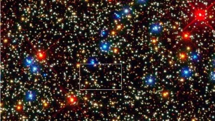 Dette bildet er tatt av Hubbles Wide Field Camera 3, og viser den midterste delen av kulehopen Omega Centauri. Alle stjernene på bildet beveger seg i tilfeldige retninger. (Foto: NASA, ESA, and G. Bacon (STScI))