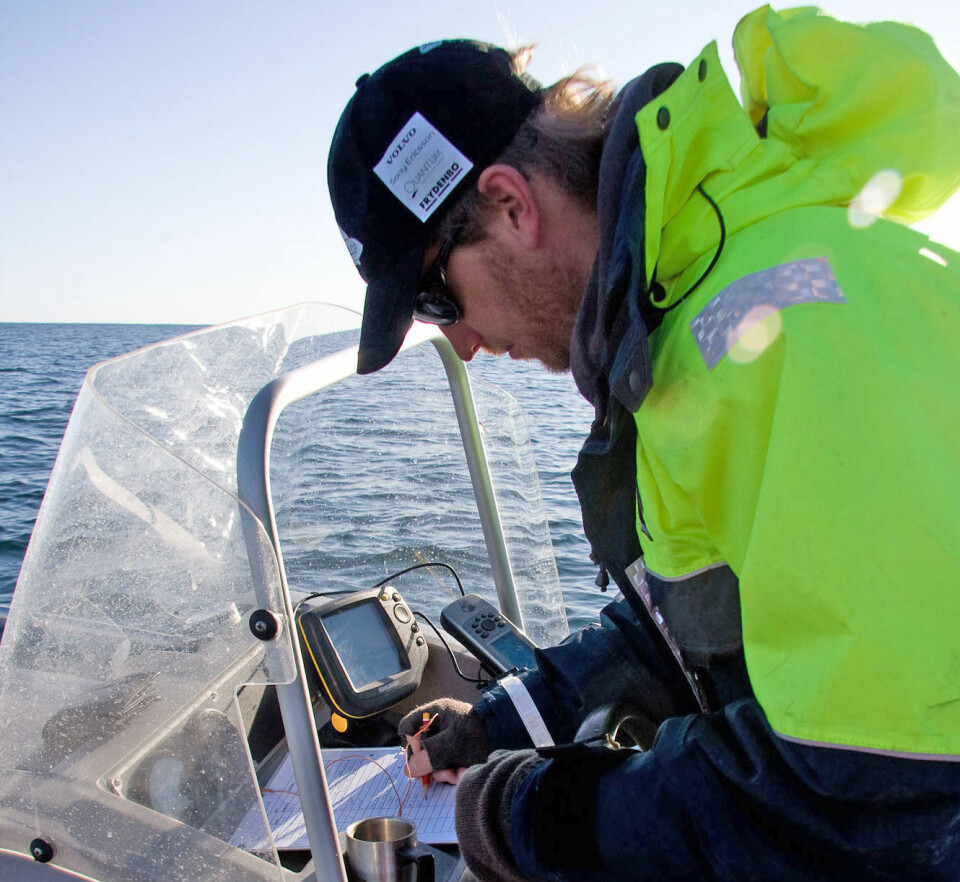 Alf Ring Kleiven har tilbrakt mye tid i båt under hummerfangststudien. GPS har vært et viktig verktøy.