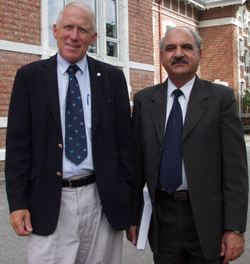 "Rektor Knut Hove fra UMB og professor Iftikhar Raja fra Comsats i Pakistan har inngått samarbeid om å bidra i gjenoppbyggingen" "Rektor Knut Hove fra UMB og professor Iftikhar Raja fra Comsats i Pakistan har inngått samarbeid om å bidra i gjenoppbyggingen"