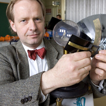 "Grimenes med et soltimeinstrument som ble brukt i 1897." "Grimenes med et soltimeinstrument som ble brukt i 1897."