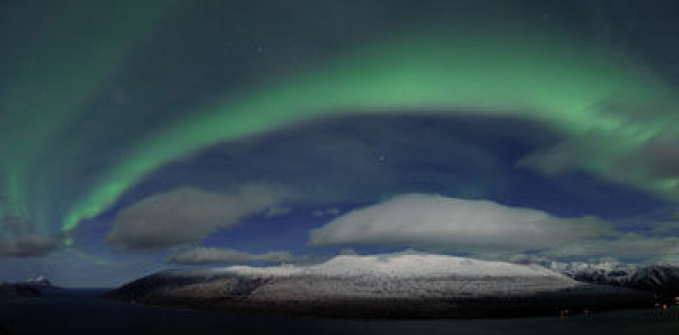 Nordlyset har fascinert menneskene i århundrer. Nå forsøker forskere å forstå prosessene som lager det ved å bruke SPEAR-anlegget på Svalbard. (Foto: Petter Hamnes)