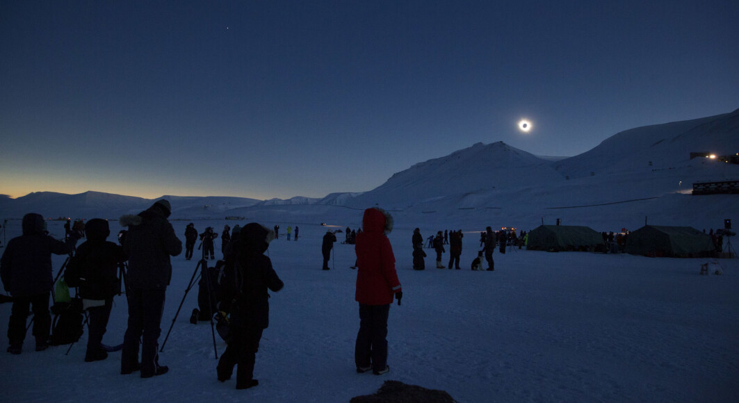 Forrige solformørkelse her til lands skjedde i 2015. Her fra Longyearbyen på Svalbard. Forrige solformørkelse her til lands skjedde i 2015. Her fra Longyearbyen på Svalbard.