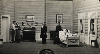 Scene fra "Over Ævne”. Nationaltheatret, 1918. Fra venstre: August Oddvar som Elias, Aagot Didriksen som Rakel, Halfdan Christensen som Sang, Agnethe Schibsted-Hansson som Hanna Roberts og Johanne Dybwad som Klara Sang. (Foto: Ukjent. Eier: Nasjonalbiblioteket) Scene fra "Over Ævne”. Nationaltheatret, 1918. Fra venstre: August Oddvar som Elias, Aagot Didriksen som Rakel, Halfdan Christensen som Sang, Agnethe Schibsted-Hansson som Hanna Roberts og Johanne Dybwad som Klara Sang. (Foto: Ukjent. Eier: Nasjonalbiblioteket)