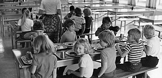 I Sverige får elever gratis skolemat. Forskere har undersøkt hva det har å si senere i livet I Sverige får elever gratis skolemat. Forskere har undersøkt hva det har å si senere i livet