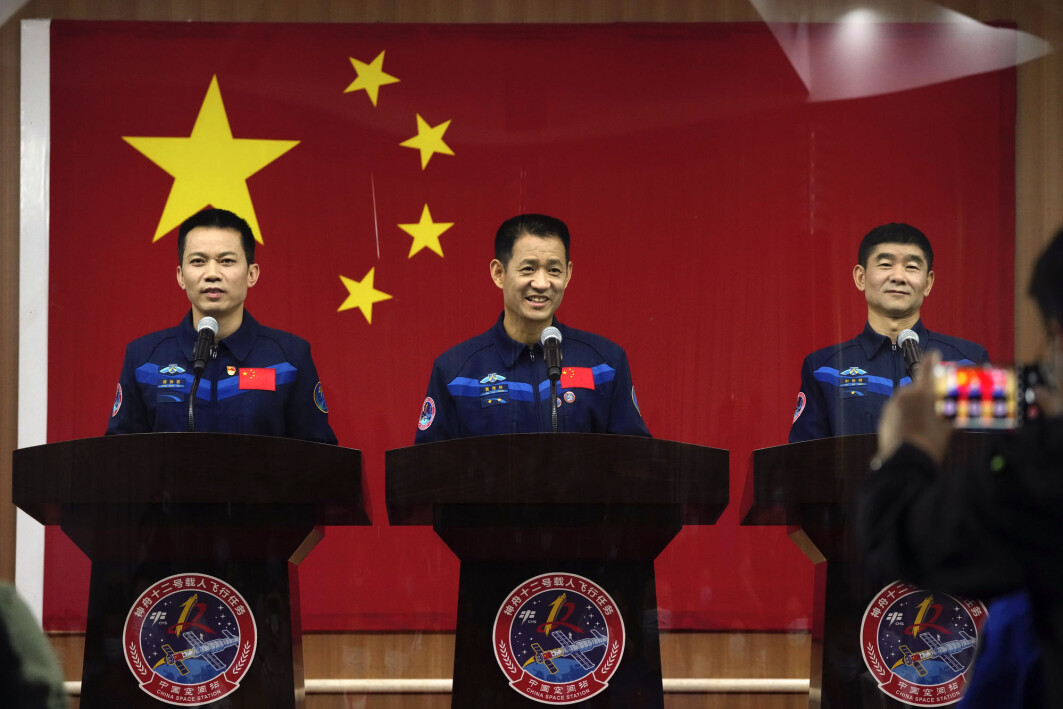 Tang Hongbo (til venstre) Nie Haisheng og Liu Boming blir det første mannskapet som skal leve på den nye kinesiske romstasjonen. Nie har kommandoen om bord når de skytes opp torsdag morgen. Tang Hongbo (til venstre) Nie Haisheng og Liu Boming blir det første mannskapet som skal leve på den nye kinesiske romstasjonen. Nie har kommandoen om bord når de skytes opp torsdag morgen.