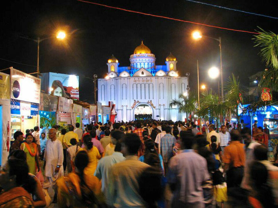 Kolkata står på hodet under Durga Puja - den årlige festivalen til ære for guden Durga. Klikk på forstørrelsesglasset for større versjon. (Foto: Geir Heierstad)