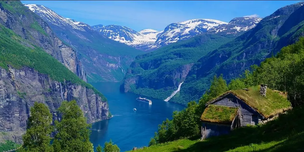 The deep blue Geiranger fjord is a UNESCO World Heritage site and is surrounded by majestic mountain peaks, wild waterfalls and lush vegetation. It is no wonder that the fjord attracts 700 000 tourists in a few short summer months.