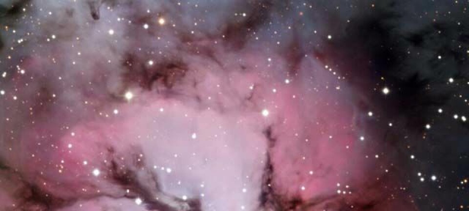 Den gigantiske stjernefabrikken kjent som Trifidetåken og Messier 20, avbildet i all sin prakt med 2,2-meter-teleskopet ved ESOs La Silla-observatorium i det nordlige Chile. Synsfeltet i bildet er omtrent 12 x 16 bueminutter. (Foto: ESO)