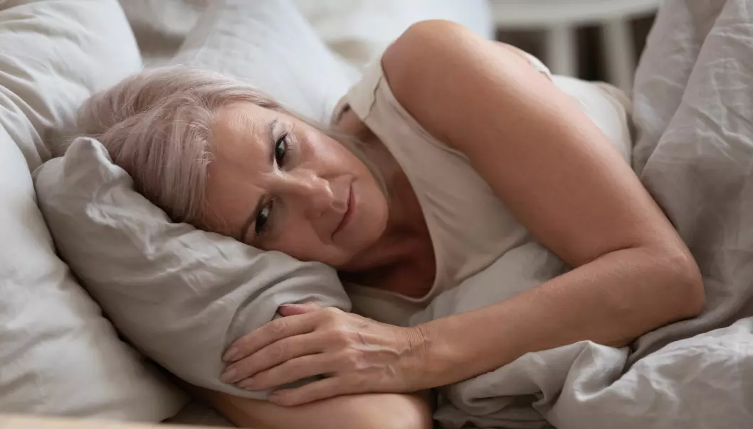 Tanker som svirrer er ingen fordel for søvnen. Nå har forskere undersøkt hvordan folk taklet de første ukene med korona-nedstengning.