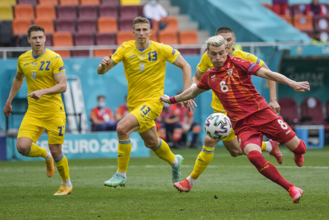 Nord-Makedonia kom til EM bakveien etter å ha slått land som alle hører til den svakeste tredjedelen av europeiske fotballandslag. Mot Ukraina satte Leeds-spiller Ezgjan Alioski inn landets første mål i et sluttspill noen gang. Nord-Makedonia kom til EM bakveien etter å ha slått land som alle hører til den svakeste tredjedelen av europeiske fotballandslag. Mot Ukraina satte Leeds-spiller Ezgjan Alioski inn landets første mål i et sluttspill noen gang.