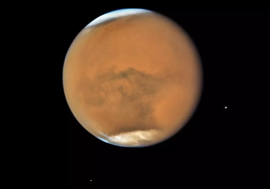 Dette bildet, tatt av Hubble-teleskopet 18. juli 2018, viser den karakteristiske røde fargen til Mars.