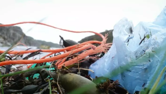 Plast på norske strender kommer fra havområdene nær oss