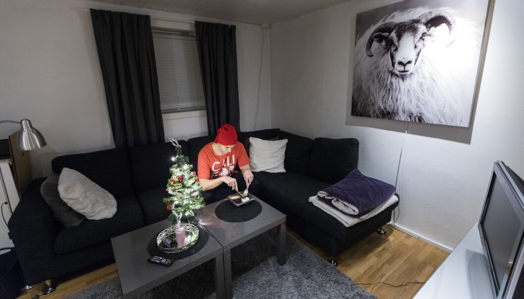Det er mest vanlig å bo alene i starten og slutten av voksenlivet, viser tall fra SSB. Det er mest vanlig å bo alene i starten og slutten av voksenlivet, viser tall fra SSB.