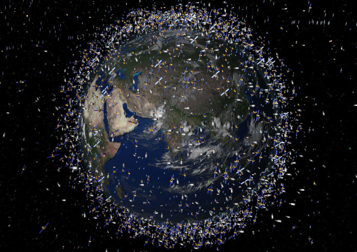 Over hodene våre flyr flere tusen satellitter. Og det blir stadig flere av dem. Over hodene våre flyr flere tusen satellitter. Og det blir stadig flere av dem.