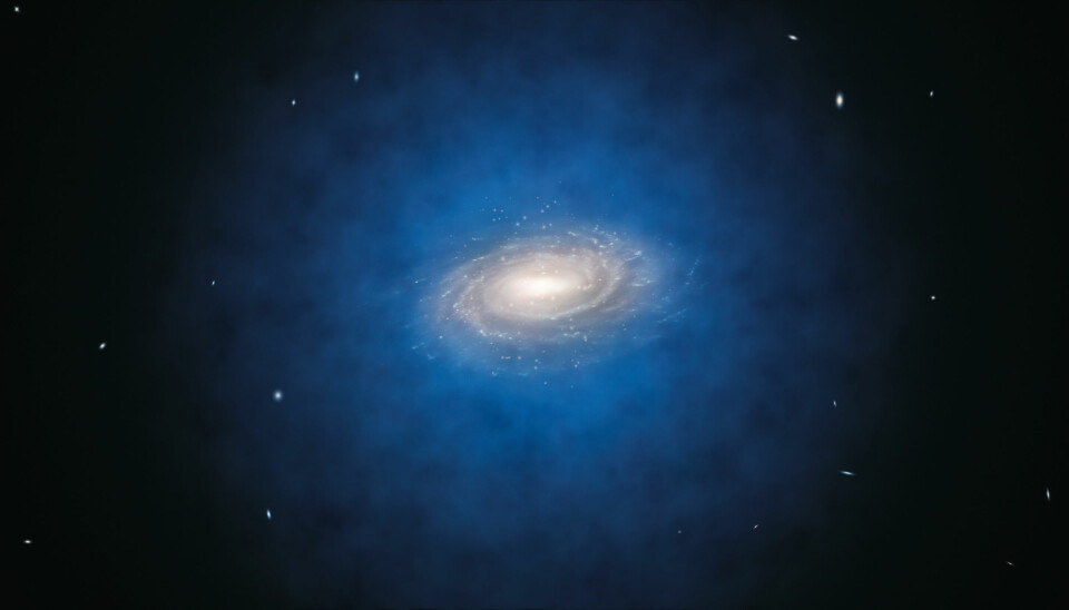 Materien vi ser i galakser som Melkeveien er trolig bare en liten del av alt som virkelig finnes her. Resten er mørk materie, tror forskerne. På bildet har kunstneren forestilt seg den mørke materien som en blå sky som omgir hele galaksen. Men ingen aner egentlig hva mørk materie er.