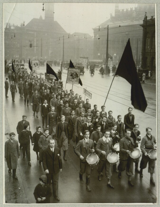 Konservativ Ungdom marsjerer i København i mars 1933. Konservativ Ungdom marsjerer i København i mars 1933.