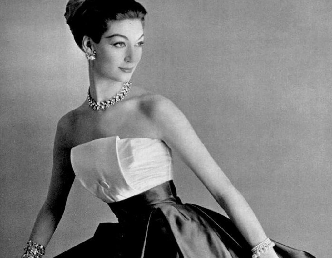 Parisian fashion has always been characterized by exclusivity and luxury. Here, a model poses in an elegant dress of Maggy Rouff's fashion house in Paris, 1958. Parisian fashion has always been characterized by exclusivity and luxury. Here, a model poses in an elegant dress of Maggy Rouff's fashion house in Paris, 1958.
