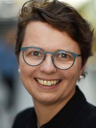 – Gjer det enkelt for ungane å få tak i den sunne maten, seier ernæringsforskar Margrethe Røed. Ho disputerte nyleg ved UiA med ei avhandling om folkehelse og ernæring. – Gjer det enkelt for ungane å få tak i den sunne maten, seier ernæringsforskar Margrethe Røed. Ho disputerte nyleg ved UiA med ei avhandling om folkehelse og ernæring.