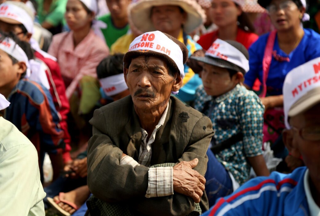 Da kinesiske selskaper bygde Myitsone-demningen i Myanmar, møtte prosjektet massiv motstand. Da kinesiske selskaper bygde Myitsone-demningen i Myanmar, møtte prosjektet massiv motstand.