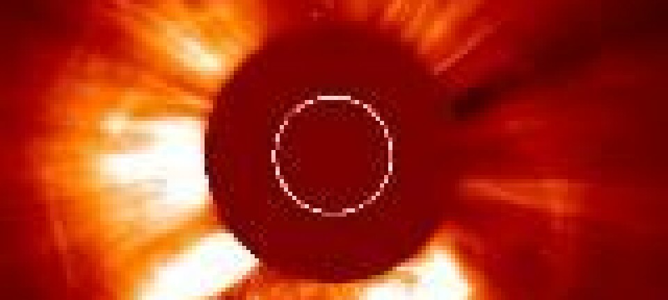 'Solas korona med utbrudd av solvind, fotografert fra SOHO i oktober 2003. Foto: SOHO/NASA'