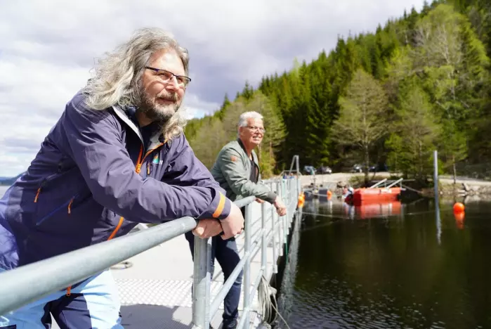 Seniorforsker Torbjørn Forseth i NINA og Svein Haugland, fagsjef for miljø i AgderEnergi Vannkraft.