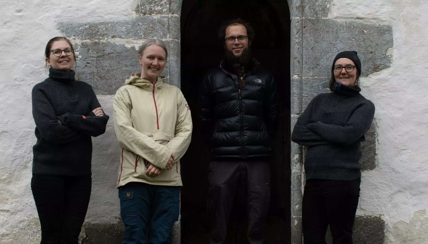 Forskerteamet. Fra venstre: Elisabeth Andersen (NIKU), Karen Langsholt Holmqvist (NIKU), Johan Bollaert (UiO) og Susanne Kaun (NIKU).
