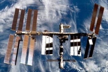 10 år har gått siden den første romstasjonsmodulen ble skutt opp. Nå er stasjonen stor som en fotballbane. (Foto: ESA/NASA) 10 år har gått siden den første romstasjonsmodulen ble skutt opp. Nå er stasjonen stor som en fotballbane. (Foto: ESA/NASA)