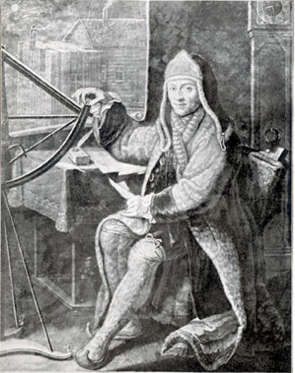 'Ærverdige pater Maximilian Hell av Jesu selskap poserer her i sin samiske klesdrakt i Vardøhus. Kobberstikk etter tegning av W. Pohl fra 1771.'