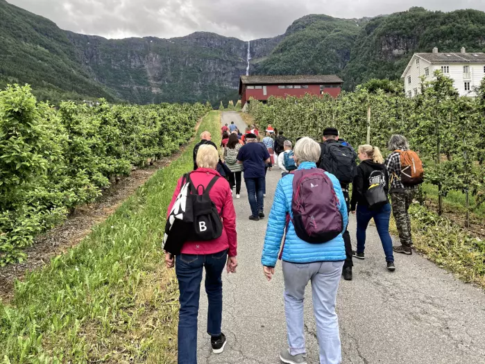 I Hardanger vil turistnæringen vri over til flere turister som betaler godt for nisjeopplevelsene. Her fra sidercruise med Alvavoll frukt- og sidergard som et av målene.
