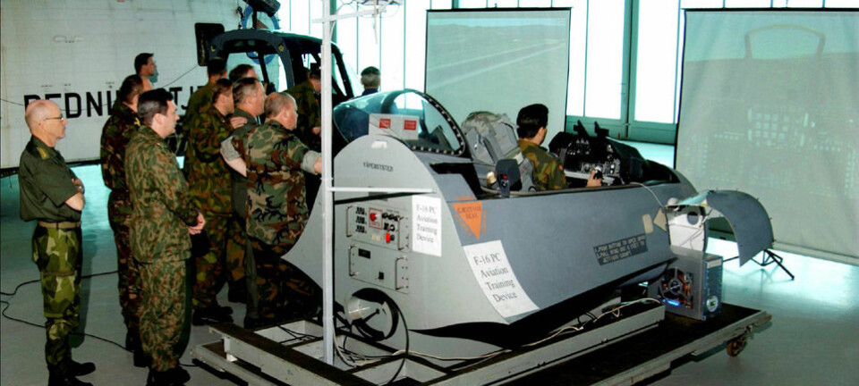 'Simulatoren på festivalen gir mulighet for å teste hvordan det føles å fly et F-16 jagerfly. Foto: Luftforsvaret.'