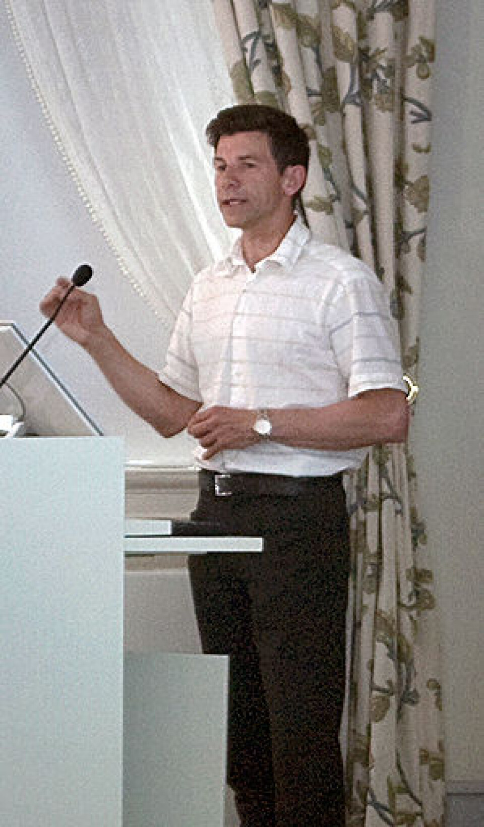Dag O. Hessen held vinnarforedrag etter å ha blitt tildelt Biomangfaldprisen 2010. Foto: Ulla Schildt, NHM/UiO