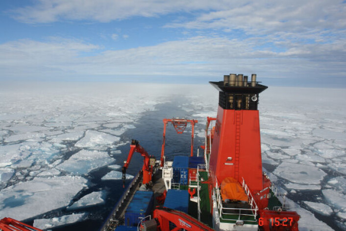 Det tyske forskningsfartøyet "Maria S. Merian" nord for Svalbard i august 2007. (Foto: Nicolas van Nieuwenhove) Det tyske forskningsfartøyet "Maria S. Merian" nord for Svalbard i august 2007. (Foto: Nicolas van Nieuwenhove)