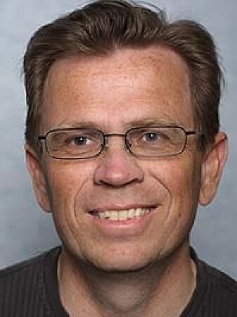 Seniorforsker Per Henrik Zahl, FHI, mener kvinner dobler sjansen for å bli kreftpasient ved å delta i mammografi, og at det ikke redder liv. Seniorforsker Per Henrik Zahl, FHI, mener kvinner dobler sjansen for å bli kreftpasient ved å delta i mammografi, og at det ikke redder liv.