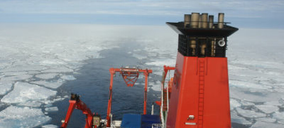 Det tyske forskningsfartøyet 'Maria S. Merian' nord for Svalbard i august 2007. (Foto: Nicolas van Nieuwenhove)