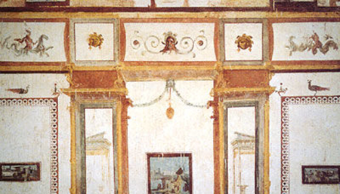 Nero sitt palass Domus Aurea ble gjenoppdaget på 1400-tallet. Flere av rommene er rikt dekorerte og ble forbilder for mye dekorasjonskunst fra renessansen og framover. Små grupper kan i dag slippe inn for å se det lenge glemte praktbygget under jorden i sentrum av Roma. Nero sitt palass Domus Aurea ble gjenoppdaget på 1400-tallet. Flere av rommene er rikt dekorerte og ble forbilder for mye dekorasjonskunst fra renessansen og framover. Små grupper kan i dag slippe inn for å se det lenge glemte praktbygget under jorden i sentrum av Roma.