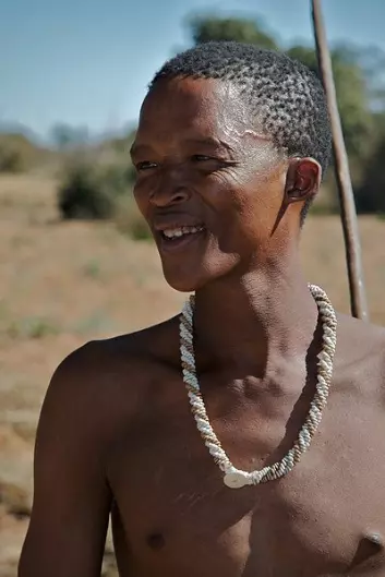 En buskmann, fra San-stammen i Namibia (Foto: Ian Beatty/Wikimedia Creative Commons)