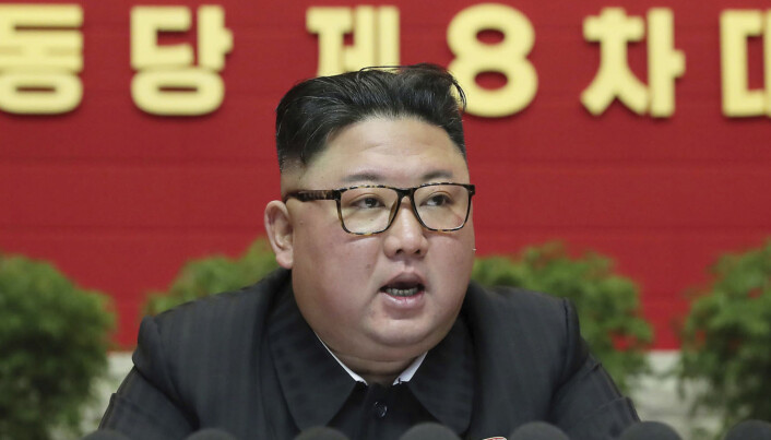Garantert drap på Nord-Koreas diktator Kim Jong-un er en del av Sør-Koreas offisielle militærstrategi, dersom det kommer et angrep fra nord. En egen enhet i det sørkoreanske forsvaret er opprettet for formålet. Det samme er en egen gigantbombe. Garantert drap på Nord-Koreas diktator Kim Jong-un er en del av Sør-Koreas offisielle militærstrategi, dersom det kommer et angrep fra nord. En egen enhet i det sørkoreanske forsvaret er opprettet for formålet. Det samme er en egen gigantbombe.