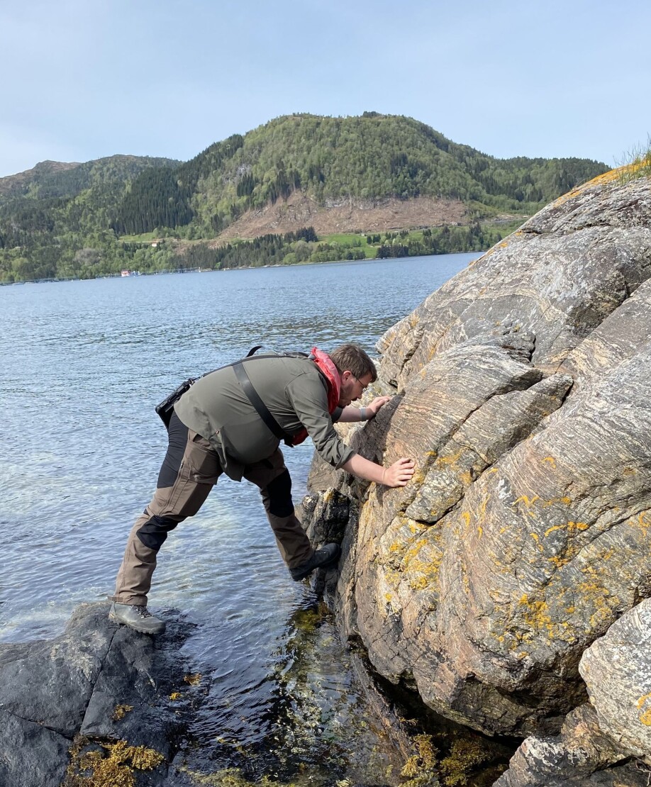 Blant Vestlandets gneiser registrerer vi mineraler, bergarter og strukturer i berget.