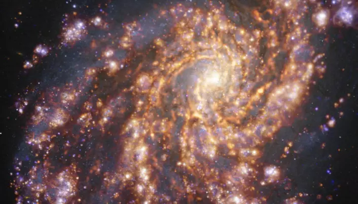 Spektakulære bilder viser hvor det dannes nye stjerner i galakser