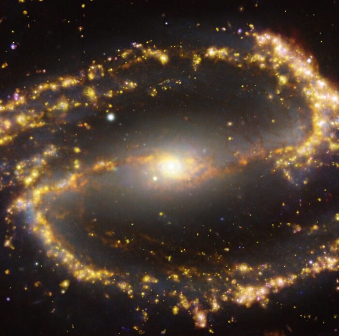 Galaksen NGC 1300 ligger 31 millioner lysår fra jorden. Galaksen NGC 1300 ligger 31 millioner lysår fra jorden.