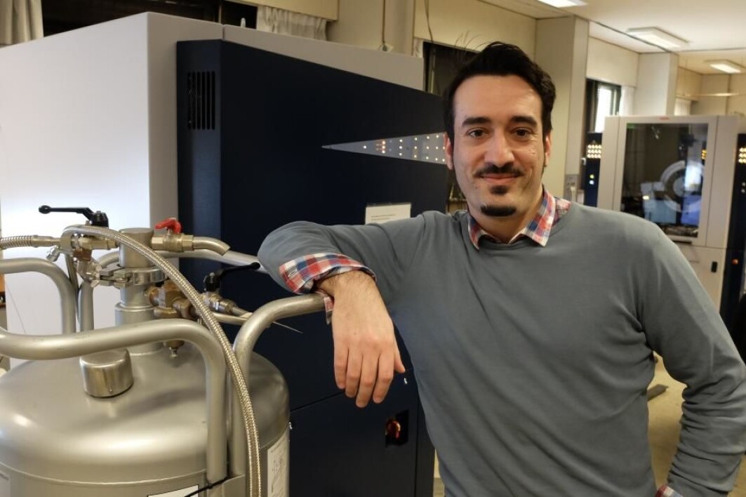 Georgios Kalantzopoulos har vist at teknikkene de har brukt på lab'en er i stand til å studere kjemiske prosesser på atomnivå. Georgios Kalantzopoulos har vist at teknikkene de har brukt på lab'en er i stand til å studere kjemiske prosesser på atomnivå.