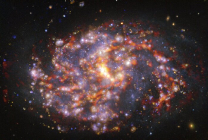 NGC 1087 er en spiralgalakse 80 millioner lysår unna. NGC 1087 er en spiralgalakse 80 millioner lysår unna.
