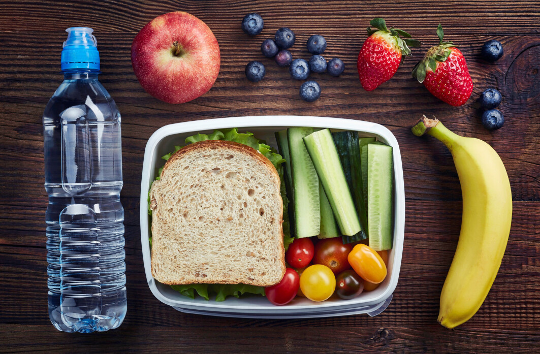 Mange barn har med frukt og grønnsaker i matpakka. Men blir de spist? Mange barn har med frukt og grønnsaker i matpakka. Men blir de spist?