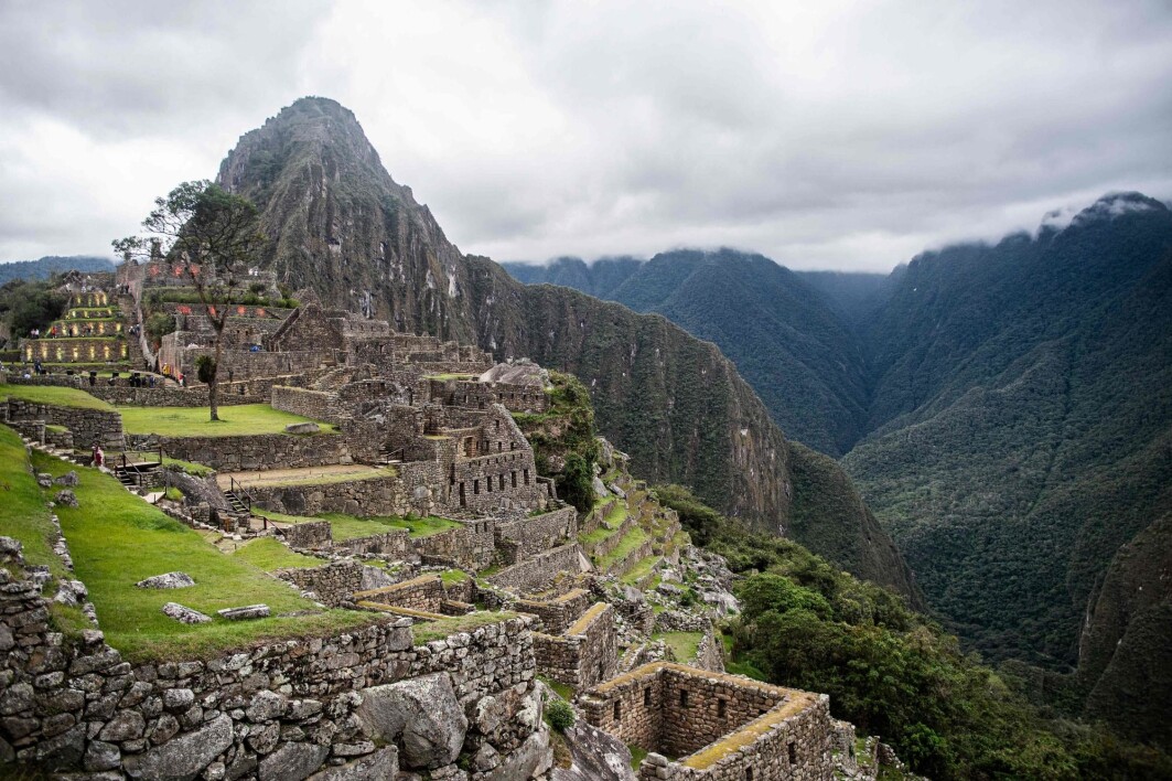 Machu Picchu under gjenåpningen i november 2020, da det ble åpnet for besøkende igjen etter å ha vært stengt i åtte måneder på grunn av korona. Machu Picchu under gjenåpningen i november 2020, da det ble åpnet for besøkende igjen etter å ha vært stengt i åtte måneder på grunn av korona.