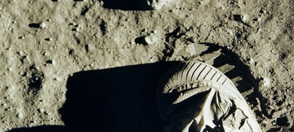 Buzz Aldrins fot og fotspor på månen. (Foto: NASA)